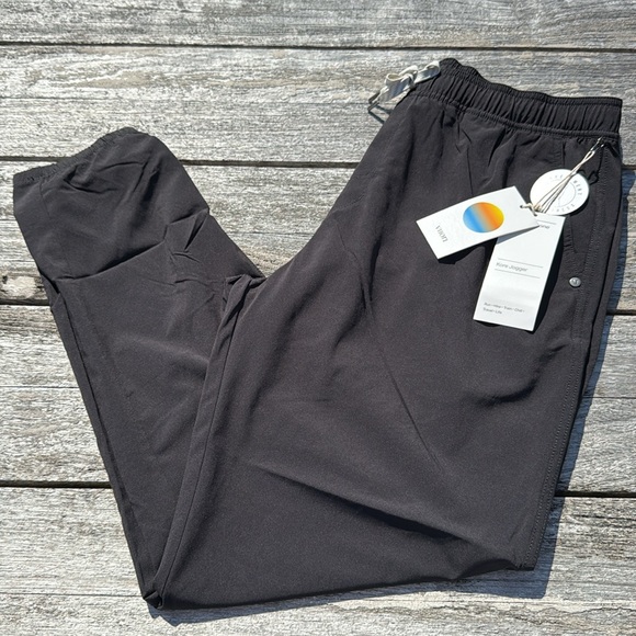 Vuori Other - VUORI Kore Jogger Men's Lined Athletic Joggers Black‎ size Large NWT